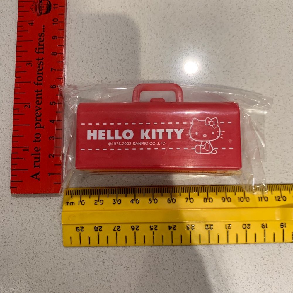 HELLO KITTY 3-SLOT PILLBOX FROM 2003